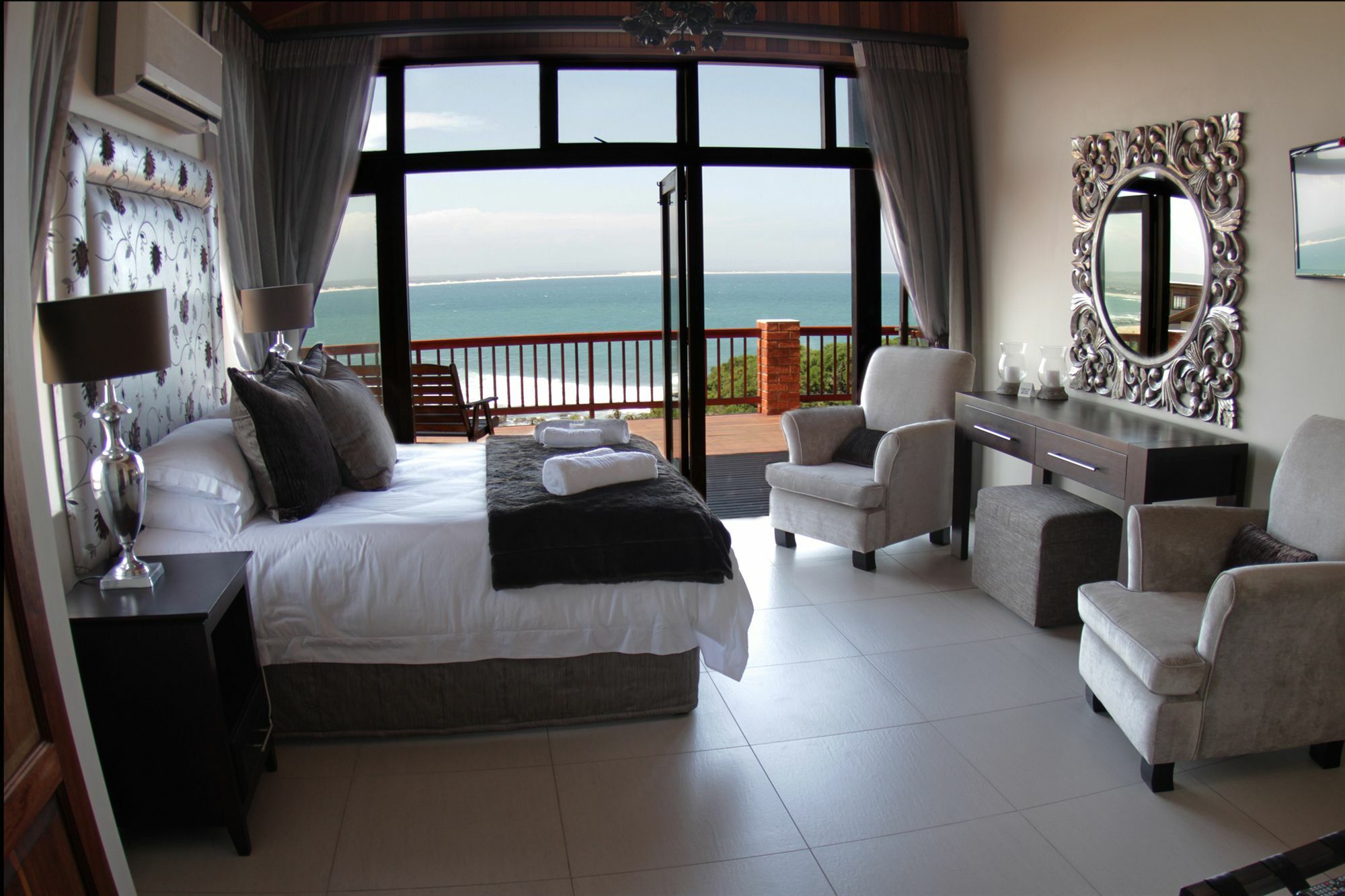 Shaloha Guesthouse On Supertubes Jeffreys Bay Exterior photo