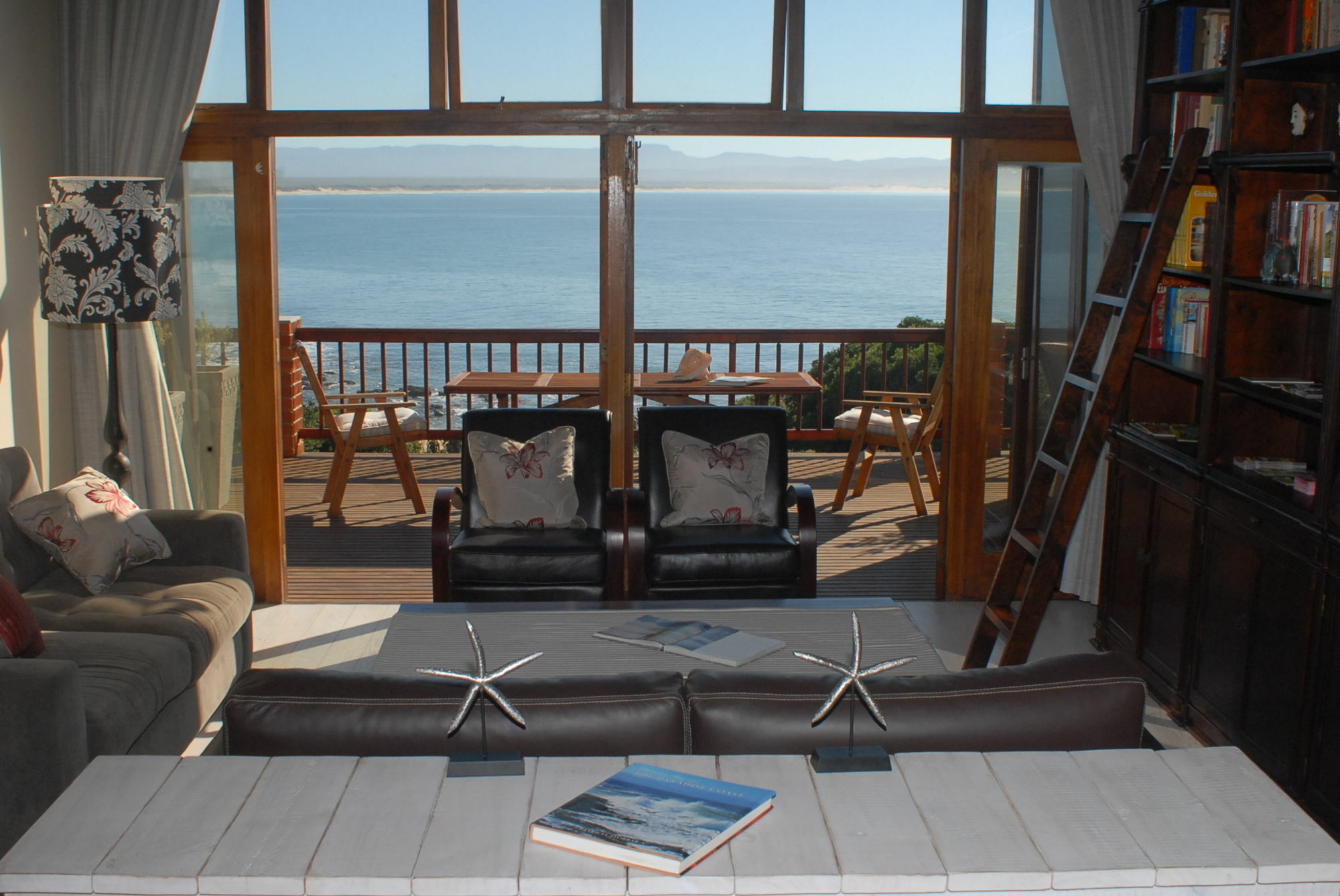Shaloha Guesthouse On Supertubes Jeffreys Bay Exterior photo