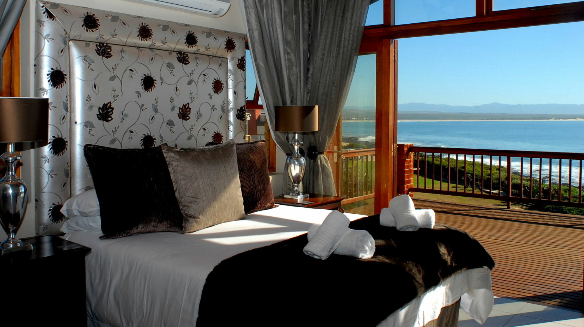 Shaloha Guesthouse On Supertubes Jeffreys Bay Exterior photo